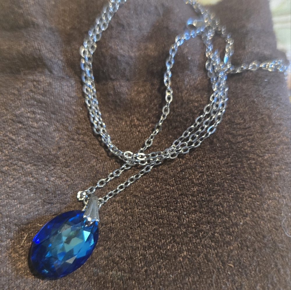 Vibrant Blue Crystal Pendant Necklace